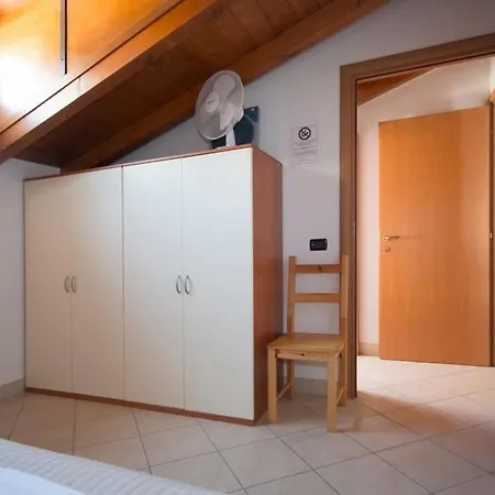 Zwei-zimmer-wohnung Mit Parkplatz In Der Naehe Des Strandes By Interhome Domaso