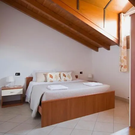 Apartman Zwei-zimmer-wohnung Mit Parkplatz In Der Naehe Des Strandes By Interhome Domaso