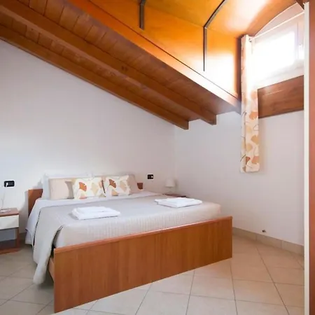 Appartement Zwei-zimmer-wohnung Mit Parkplatz In Der Naehe Des Strandes By Interhome Domaso