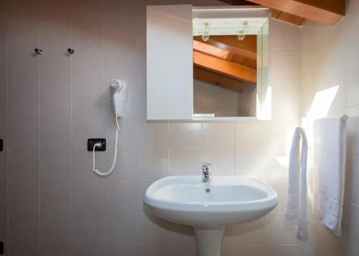 Zwei-zimmer-wohnung Mit Parkplatz In Der Naehe Des Strandes By Interhome * Domaso