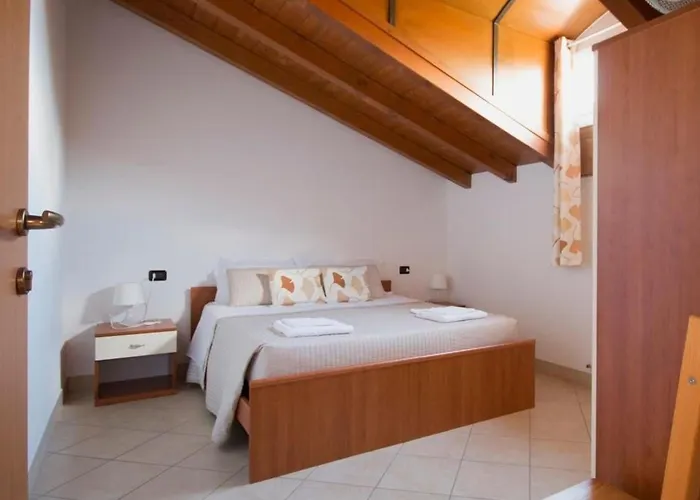 아파트 Zwei-zimmer-wohnung Mit Parkplatz In Der Naehe Des Strandes By Interhome 도마소
