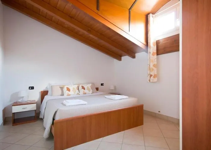 아파트 Zwei-zimmer-wohnung Mit Parkplatz In Der Naehe Des Strandes By Interhome 도마소