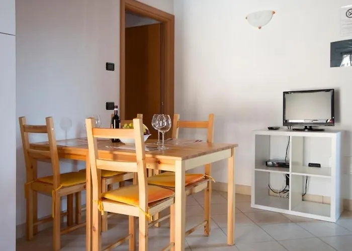 아파트 Zwei-zimmer-wohnung Mit Parkplatz In Der Naehe Des Strandes By Interhome